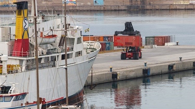 Καιρού επιτρέποντος, έπιασε λιμάνι το πλοίο που μετέφερε τα εκρηκτικά από το Ηράκλειο