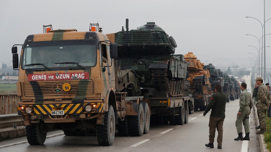 Τουρκική επιχείρηση με βομβαρδισμούς στα σύνορα με τη Συρία