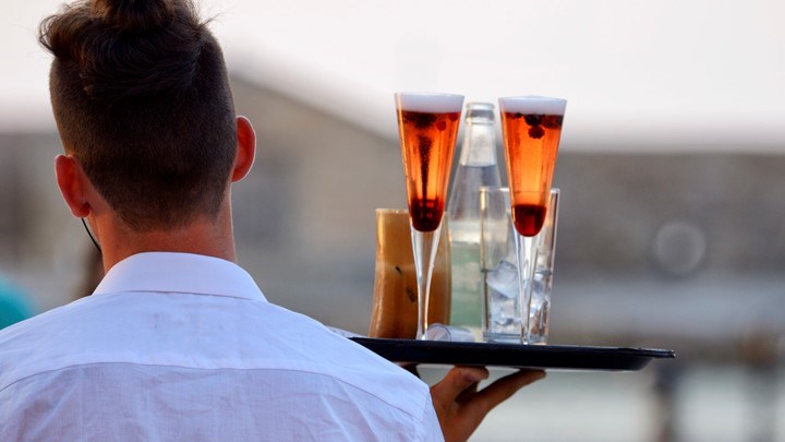 DW: Σε άθλιες συνθήκες δουλεύουν οι Έλληνες