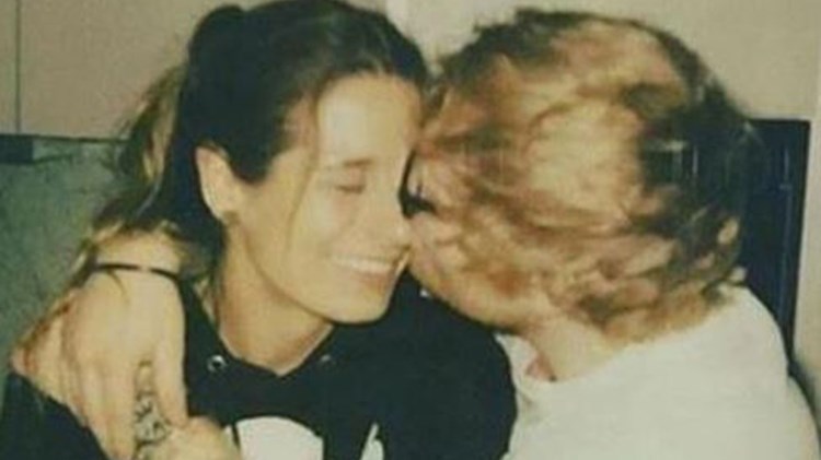 O Ed Sheeran αποκάλυψε τον κρυφό αρραβώνα του