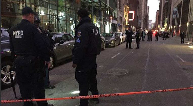 Συναγερμός στο κέντρο του Μανχάταν: Πυροβολισμοί με 3 τραυματίες – ΤΩΡΑ