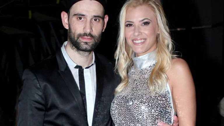 Βραδιά Survivor διοργάνωσε η Νάργες – Η selfie με συμπαίκτες της, την ώρα της πρεμιέρας- ΦΩΤΟ