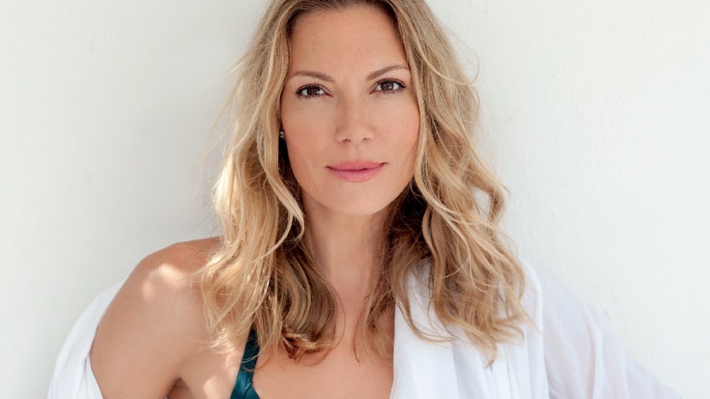 Η Βίκυ Καγιά ποζάρει με τον νεογέννητο γιο της – ΦΩΤΟ