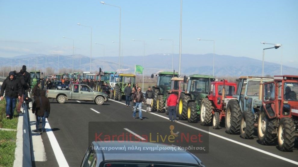 Αγρότες Καρδίτσας: Δεν θα φύγουμε από το μπλόκο αν δεν δικαιωθούν τα αιτήματά μας – ΦΩΤΟ – ΒΙΝΤΕΟ