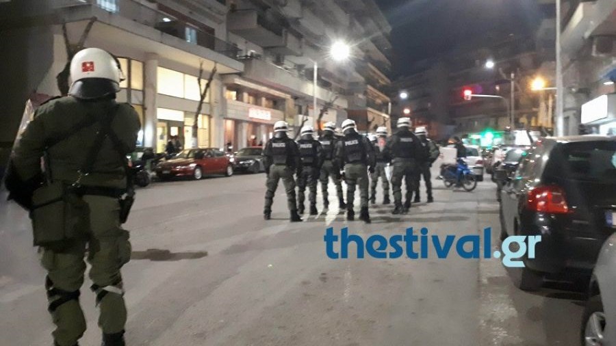 Επεισόδια αντιεξουσιαστών – ΜΑΤ στη Θεσσαλονίκη – Έπεσαν χημικά – ΦΩΤΟ – ΒΙΝΤΕΟ