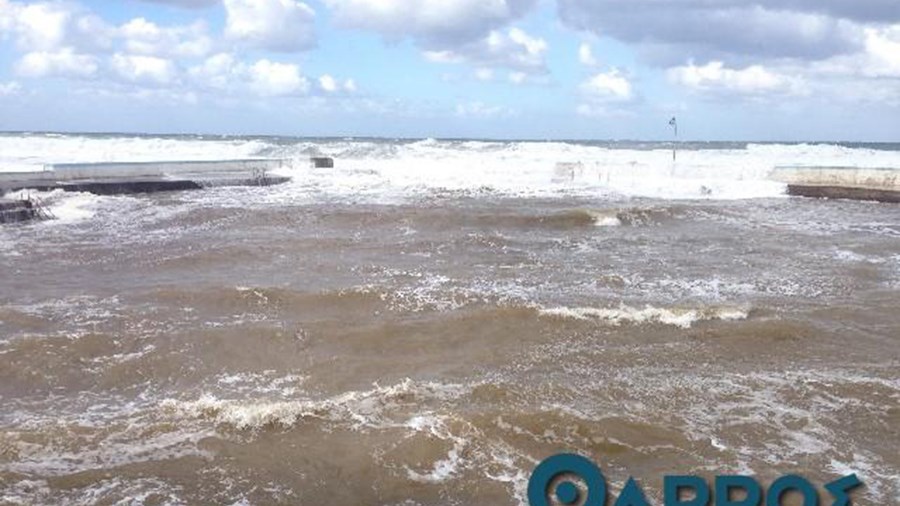 Η φουρτουνιασμένη θάλασσα έγινε “υγρός τάφος” για έναν άνδρα στα Φιλιατρά – ΦΩΤΟ – ΒΙΝΤΕΟ