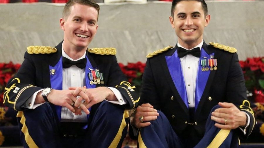 Πιλότοι ελικοπτέρων Απάτσι ενώθηκαν με τα δεσμά του γάμου στη Στρατιωτική Ακαδημία των ΗΠΑ- ΦΩΤΟ