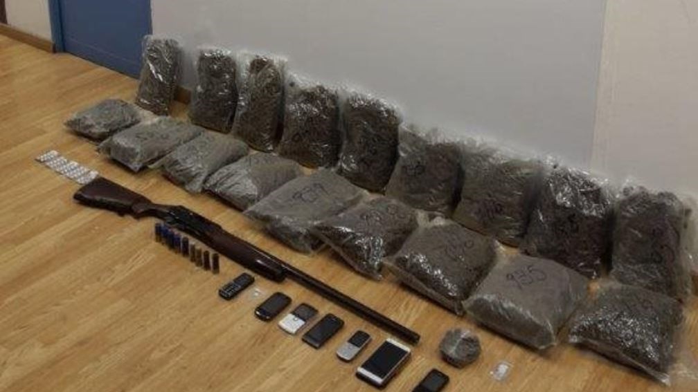 Στη “φάκα” διακινητές ναρκωτικών- Είχαν μετατρέψει τα σπίτια τους σε αποθήκες ουσιών- ΦΩΤΟ