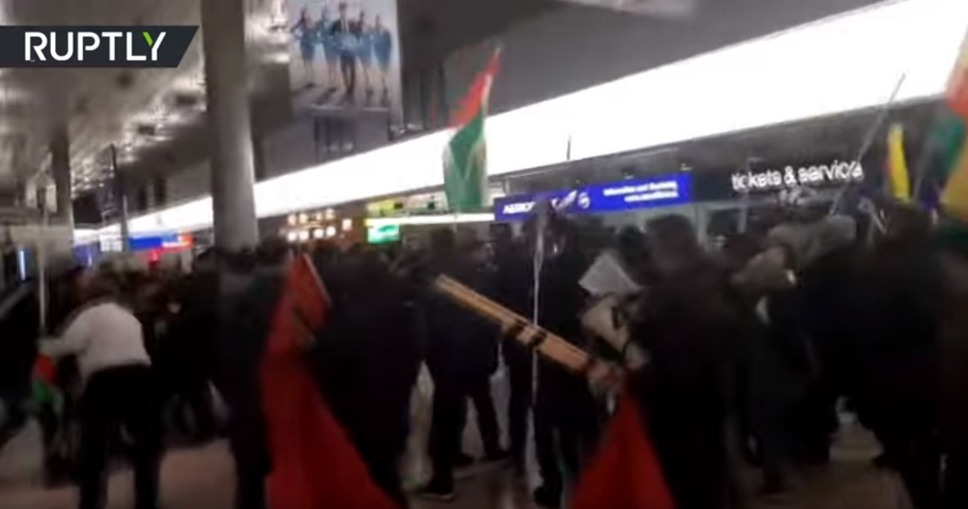 Άγρια συμπλοκή Τούρκων και Κούρδων σε γερμανικό αεροδρόμιο – ΒΙΝΤΕΟ