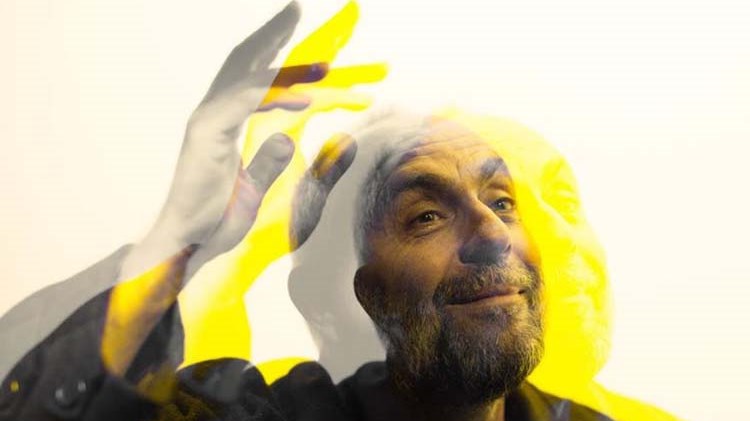 Ανεβάζει το «Cabaret» και …επιστρέφει στον Τρελό του ο Χατζάκης