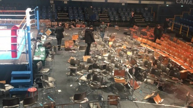 Άγριο ξύλο μεταξύ θεατών σε αγώνα πυγμαχίας – ΒΙΝΤΕΟ