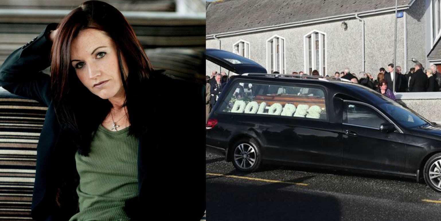 Θρήνος στην κηδεία της Ντολόρες Ο’Ριόρνταν – Η συγκλονιστική ΦΩΤΟ με το όνομά της από άνθη δίπλα στο φέρετρο