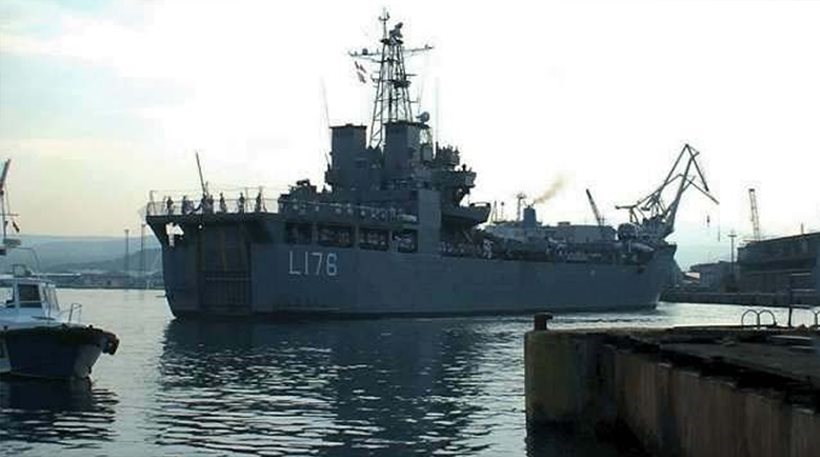 Νέο πλήγμα για το Π.Ν. – Ρήγμα δύο μέτρων στο αρματαγωγό «Λέσβος» ύστερα από σύγκρουση