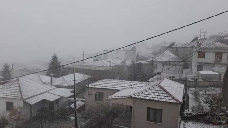 Στα λευκά “ντύθηκε” το Πήλιο – Πού χρειάζονται αλυσίδες