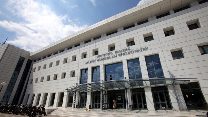 Εγκύκλιο για το ωράριο των εκπαιδευτικών ζητούν οι δανειστές