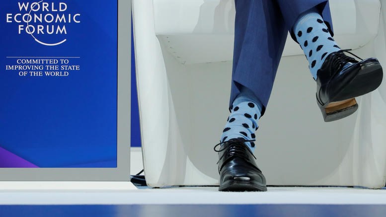Ποιος πρωθυπουργός φόρεσε αυτές τις κάλτσες στο Νταβός – ΦΩΤΟ