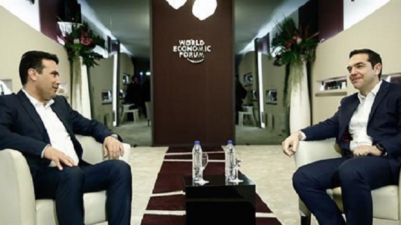 Μαραθώνια η συνάντηση Τσίπρα-Ζάεφ στο Νταβός