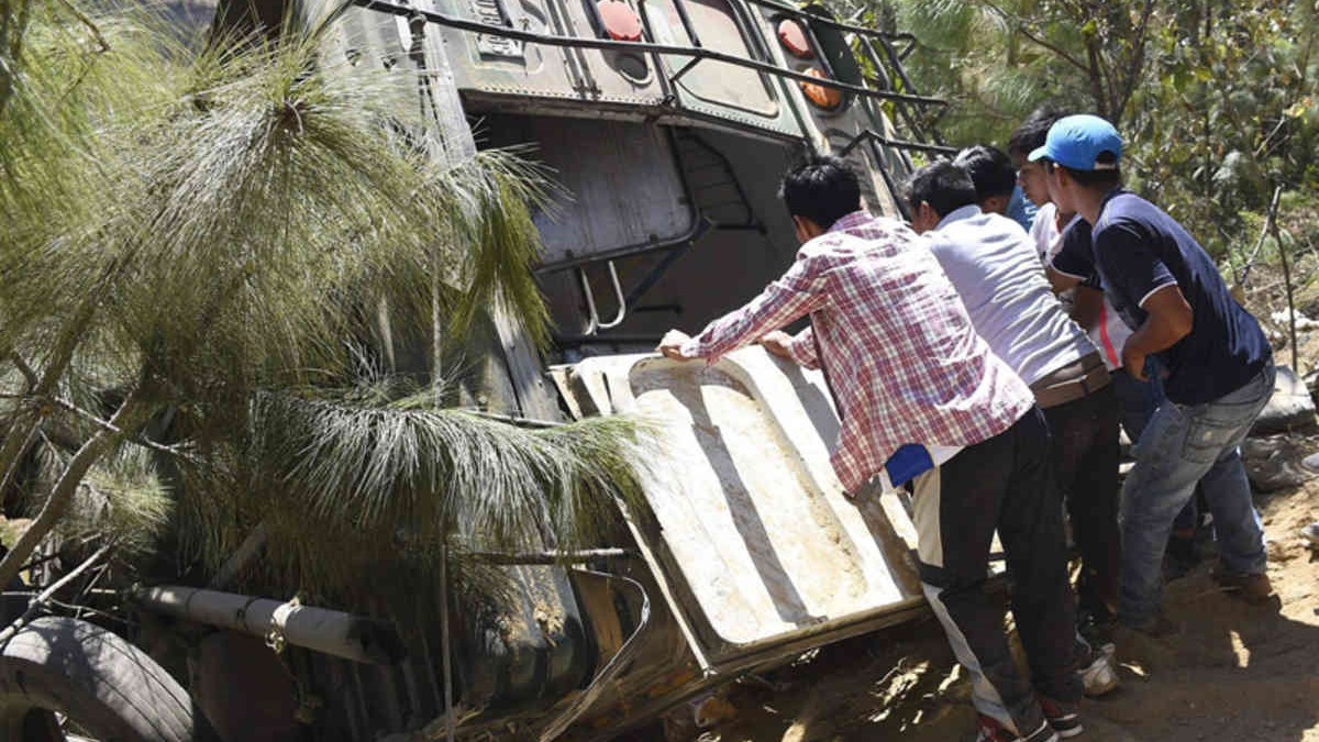 Γουατεμάλα: 8 νεκροί και 15 τραυματίες από πτώση λεωφορείου σε γκρεμό