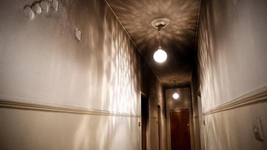 Συγκλονιστική μαρτυρία για το μωρό που βρέθηκε μόνο του στο φλεγόμενο διαμέρισμα- ΒΙΝΤΕΟ