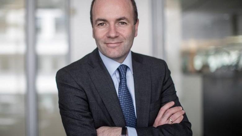 Βέμπερ κατά Τσίπρα: Να ξεκαθαρίσει τη θέση του στο Σκοπιανό και να βάλει τάξη στον κυβερνητικό του συνασπισμό