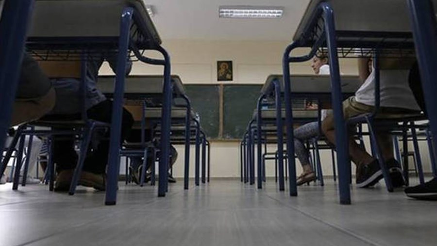 Μάθημα τρόμου από καθηγήτρια Γυμνασίου: Αυτή τη στιγμή μπορεί να πέσει βόμβα που θα τινάξει…