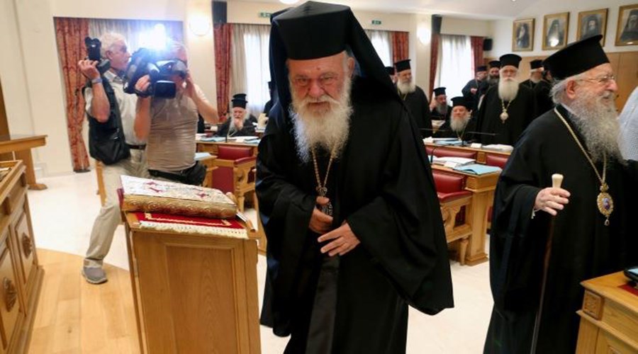 Σκληραίνει τη στάση της η Ιερά Σύνοδος: Όχι στον όρο «Μακεδονία» – Κατά συνείδηση στο συλλαλητήριο οι κληρικοί