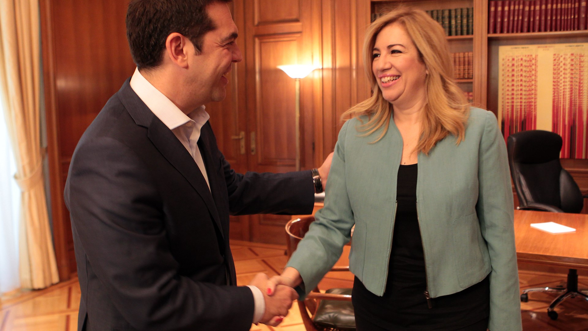 Άγρια κόντρα Μαξίμου-ΠΑΣΟΚ για την επικοινωνία Τσίπρα-Γεννηματά