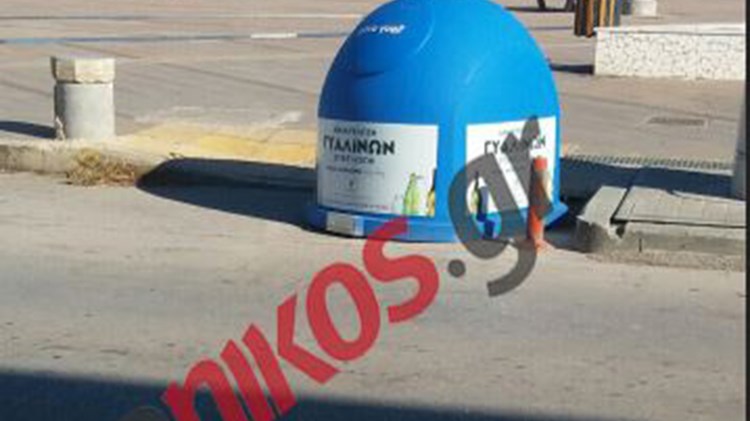 Ο νόμος πάει… περίπατο και απ’ αυτούς που πρέπει να τον εφαρμόζουν: Έβαλαν κάδο ανακύκλωσης μπροστά από ράμπα ΑμεΑ – ΦΩΤΟ αναγνώστη