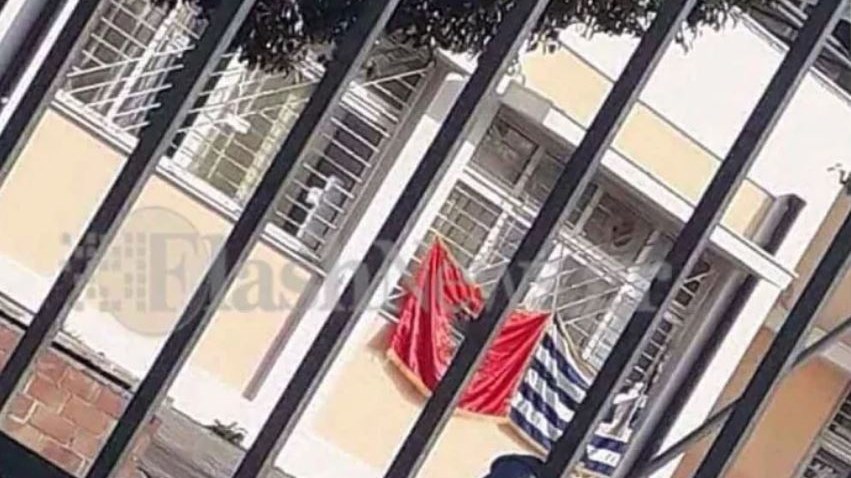 Παραιτήθηκε ο διευθυντής του σχολείου όπου υψώθηκε η αλβανική σημαία