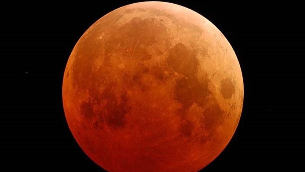 Σπάνιο ουράνιο φαινόμενο: σούπερ-Σελήνη και ταυτόχρονα ολική έκλειψη
