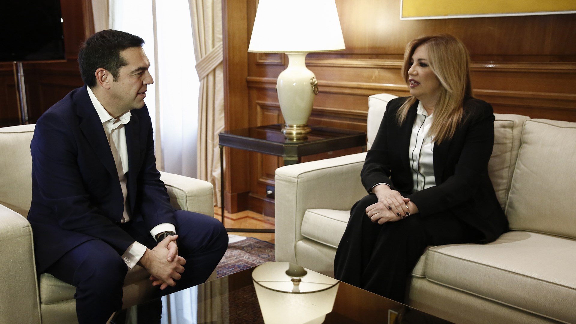 Ο διάλογος Τσίπρα – Γεννηματά για τα παιδιά τους μπροστά στις κάμερες – ΒΙΝΤΕΟ