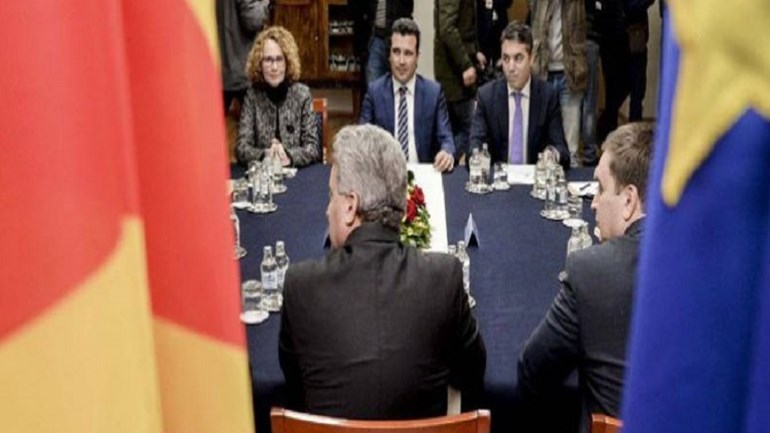 Μαραθώνιο συμβούλιο αρχηγών στα Σκόπια – Αισιόδοξος για εθνική συναίνεση ο Ζάεφ