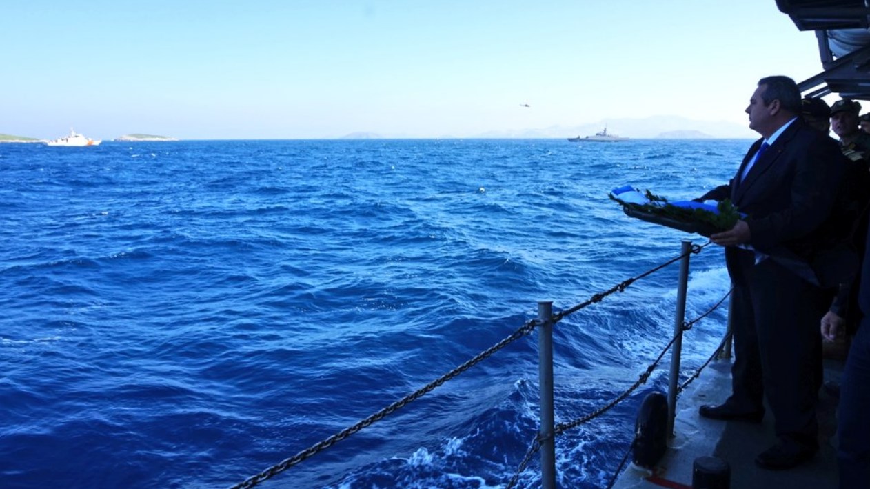 Στεφάνι στα Ίμια έριξε ο Πάνος Καμμένος – ΦΩΤΟ