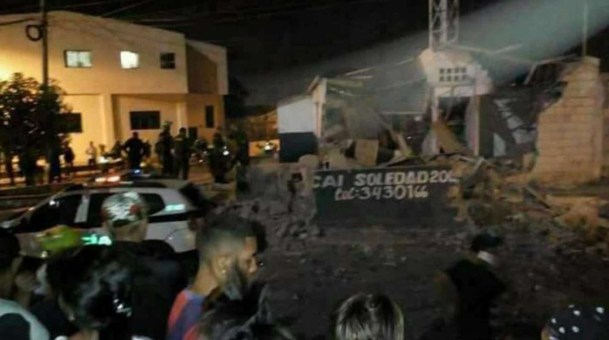 Βομβιστικές επιθέσεις σε αστυνομικά τμήματα στην Κολομβία