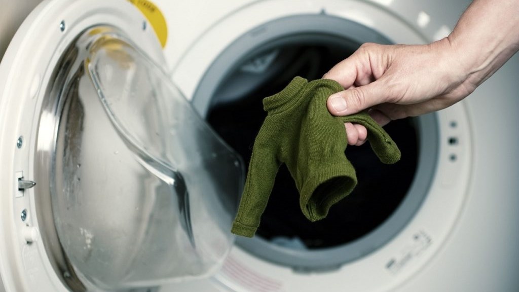 Μπήκε στο πλύσιμο το αγαπημένο σας πουλόβερ; 5 βήματα για να το “σώσετε”