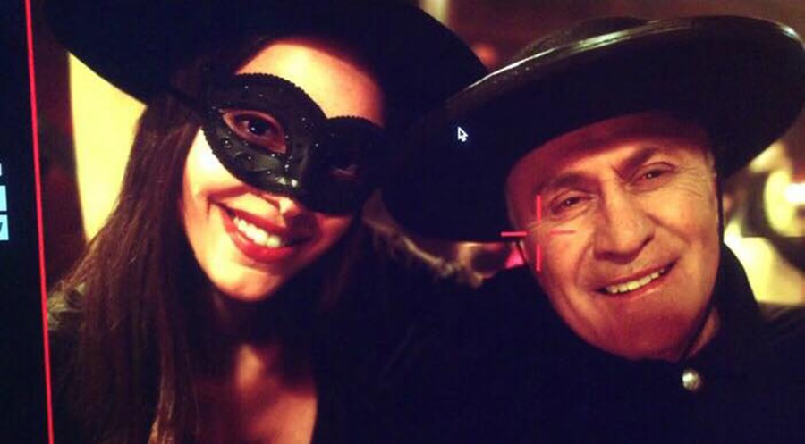 Αυτή είναι η εντυπωσιακή συμπρωταγωνίστρια του Παναγιώτη Ψωμιάδη στη διαφήμιση – ΦΩΤΟ