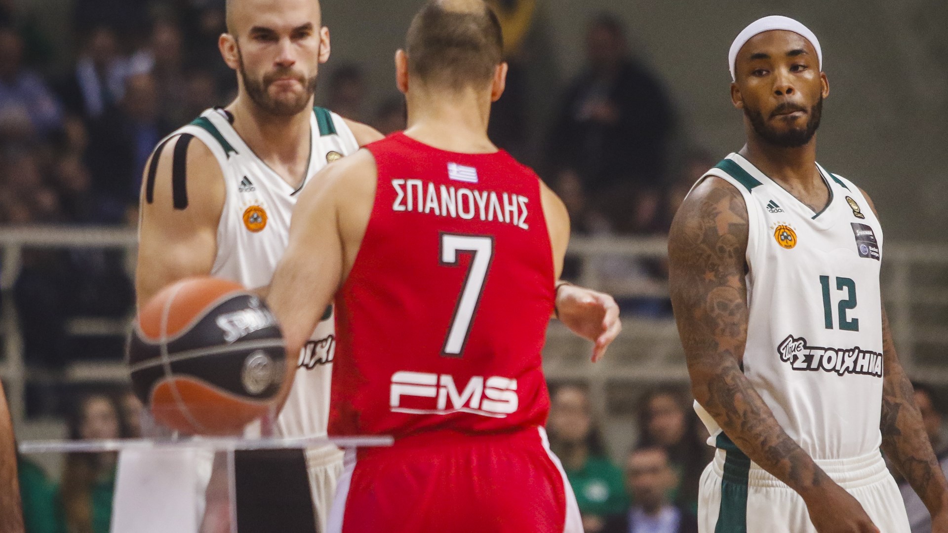 Αυτή είναι η φωτογραφία από το ντέρμπι Παναθηναϊκού – Ολυμπιακού που έγινε viral σε χρόνο ρεκόρ