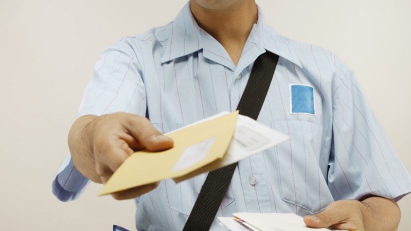 Παρανοϊκό: Βρήκαν στο σπίτι ταχυδρόμου 600 κιλά αλληλογραφίας που δεν παρέδωσε ποτέ! – ΒΙΝΤΕΟ