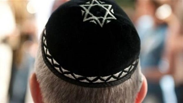 Σοκ στη Γαλλία: Επίθεση σε 8χρονο που φορούσε κιπά