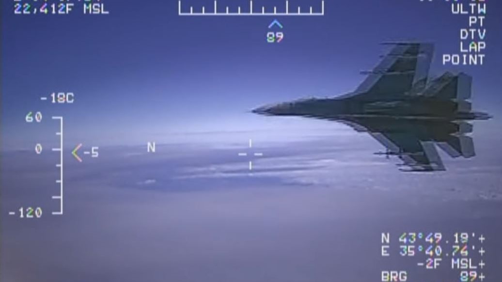 Βίντεο- ντοκουμέντο: Λίγο έλειψε να συγκρουστούν στον αέρα ρωσικό με αμερικανικό μαχητικό