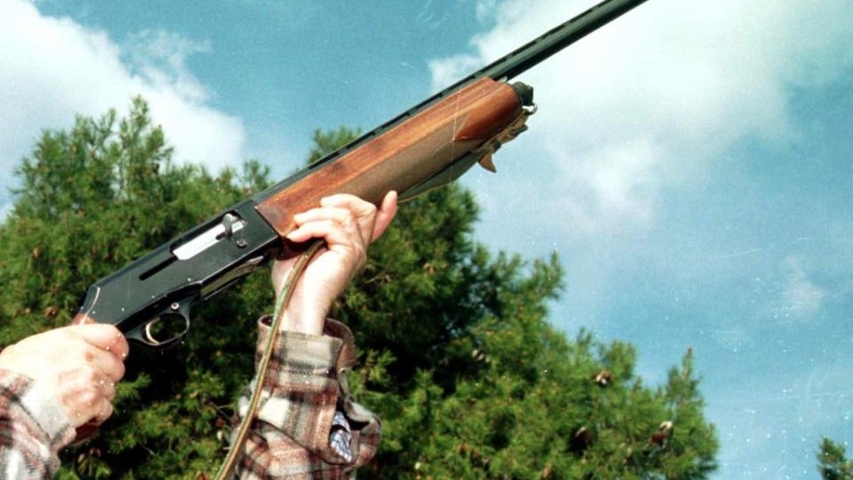 Η απόφαση για τον κυνηγό που πυροβόλησε κατά λάθος άνθρωπο επειδή τον πέρασε για… αγριογούρουνο- ΒΙΝΤΕΟ