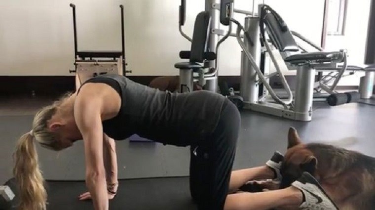 Η Άννα Κουρνίκοβα γυμνάζεται και…ξεσηκώνει το instagram – ΒΙΝΤΕΟ