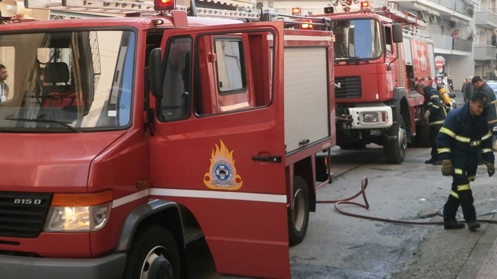 Στις φλόγες έχει παραδοθεί το Πνευματικό Κέντρο της Μητρόπολης Νίκαιας- ΤΩΡΑ