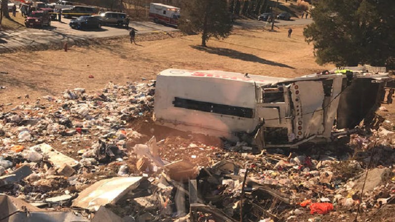 Οι πρώτες εικόνες από τη σύγκρουση του τρένου που μετέφερε ρεπουμπλικανούς γερουσιαστές με φορτηγό – ΦΩΤΟ