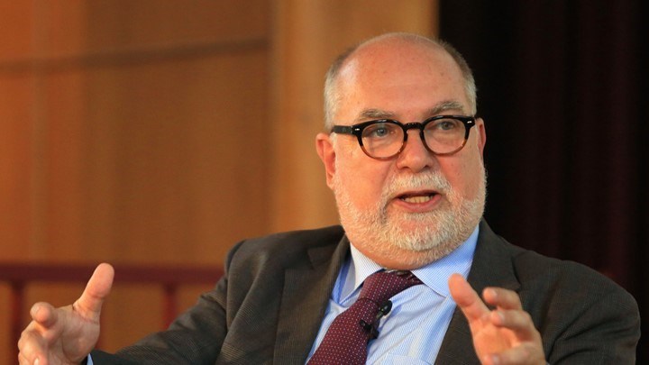 Βίζερ: Καμία ελληνική κυβέρνηση δεν ενστερνίστηκε τα μνημόνια πέρα από τη σημερινή – Τι λέει για τον Βαρουφάκη