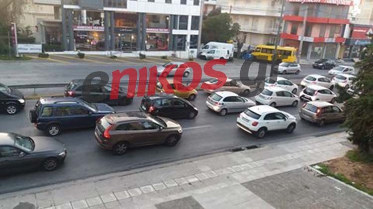 ΦΩΤΟ από το μποτιλιάρισμα στην Κηφισίας εξαιτίας της έκρηξης στο Μαρούσι – ΤΩΡΑ