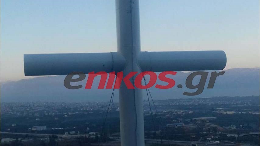 Μόνο στο enikos.gr: Αυτός είναι ο πελώριος σταυρός που κατασκευάζει ο Αμβρόσιος για να “σκεπάσει” το Αίγιο – ΦΩΤΟ