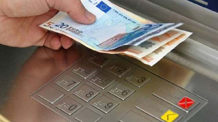 Τι αλλάζει από σήμερα στα capital controls