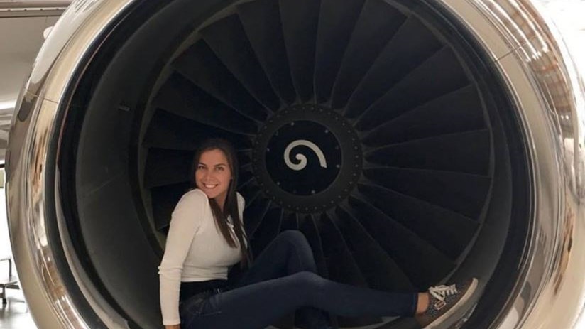 Η όμορφη Κρητικοπούλα που είναι αεροσυνοδός της βασιλικής οικογένειας της Σαουδικής Αραβίας – ΦΩΤΟ