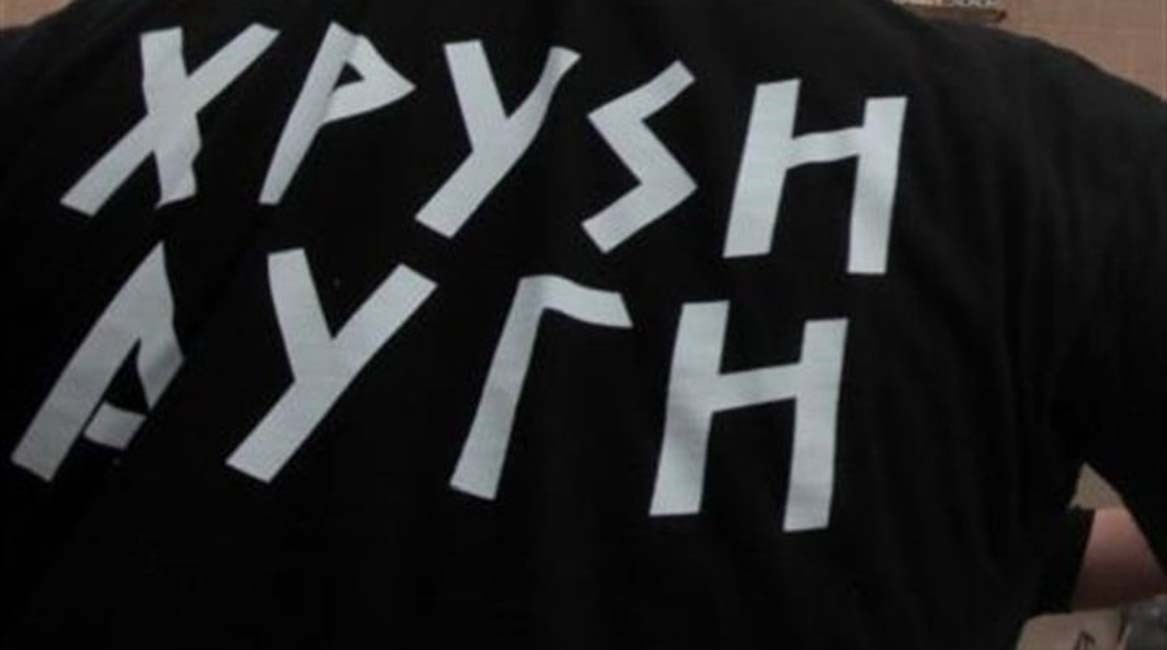 Επίθεση κουκουλοφόρων στα γραφεία της Χρυσής Αυγής στον Πειραιά